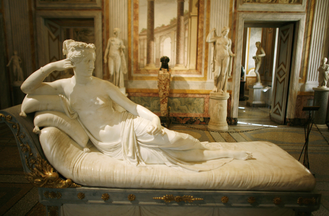 La sculpture en marbre représentant Pauline Bonaparte.