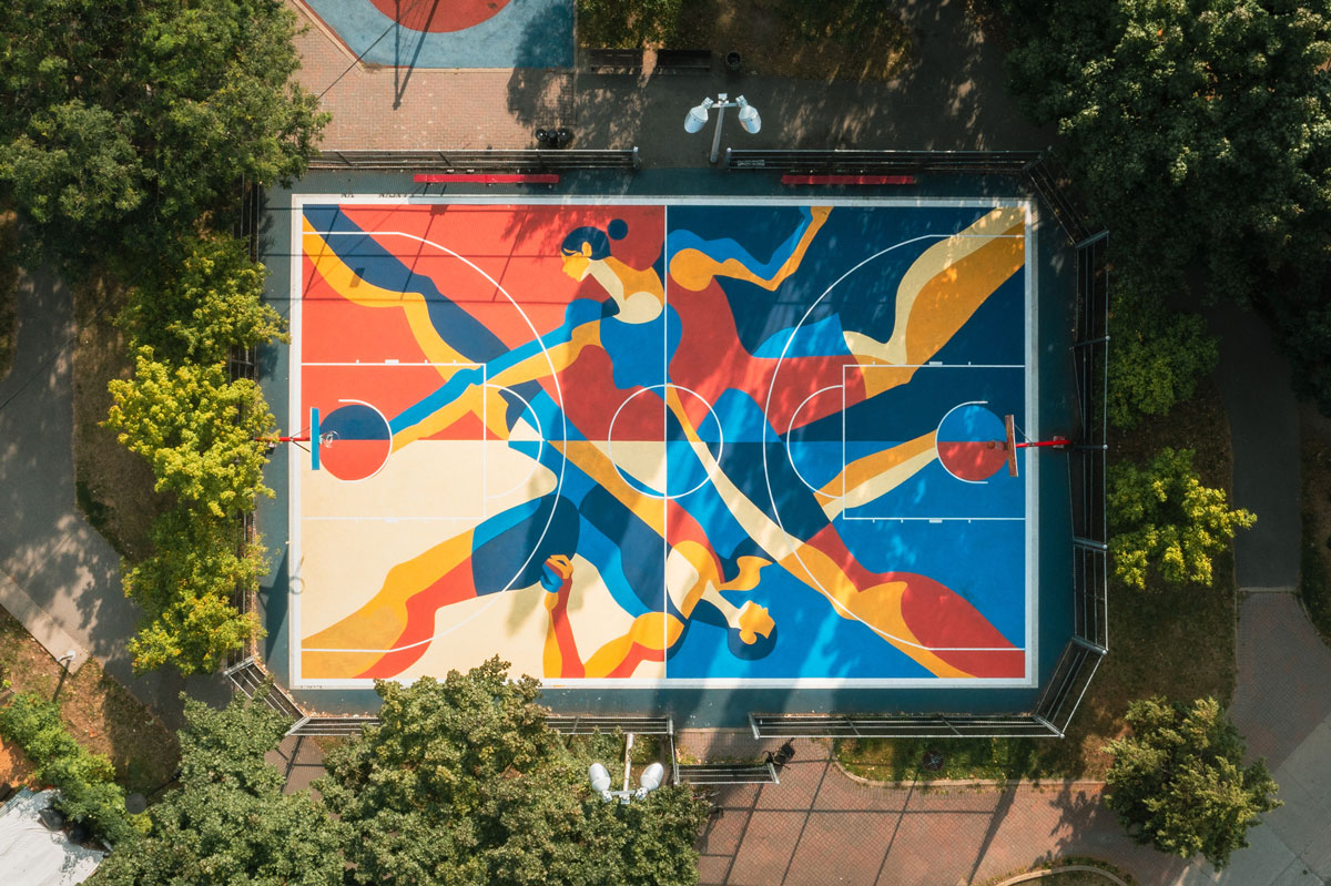 Une œuvre réalisée sur un terrain de basketball à Montréal pour Hennessy.
