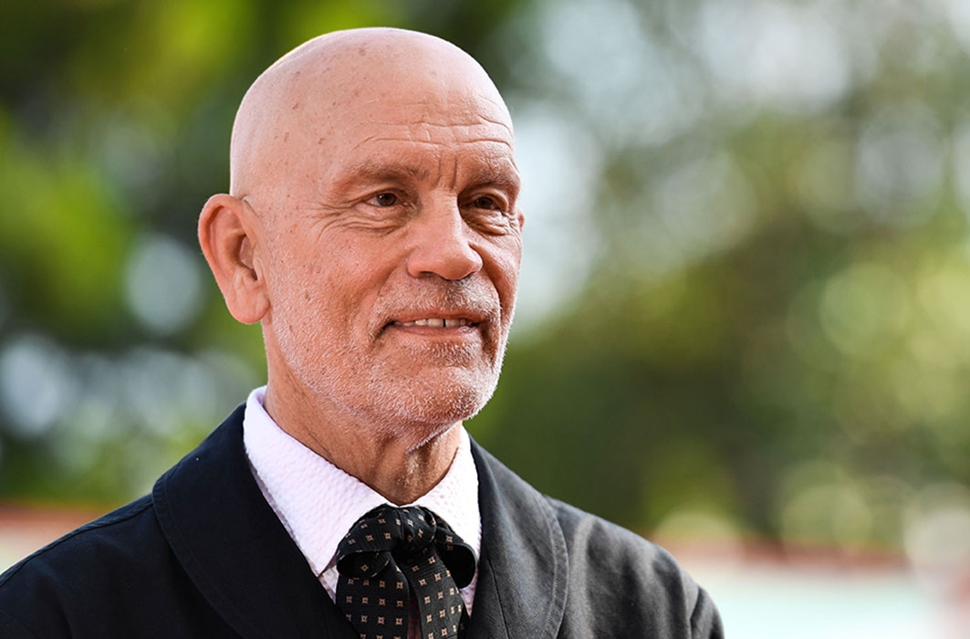 John Malkovich en 3 rôles