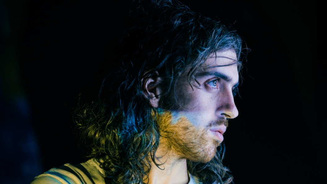 Image de Jesse Mac Cormack : les synthés lui vont bien